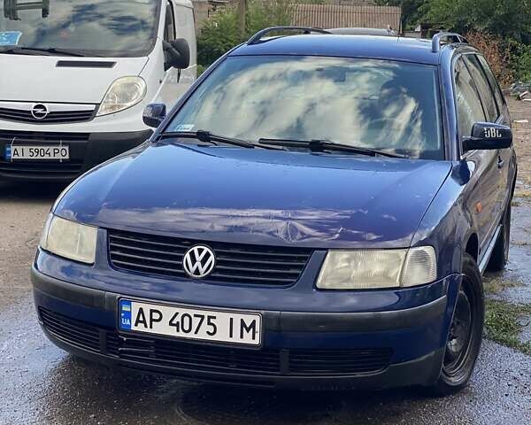 Синий Фольксваген Пассат, объемом двигателя 1.8 л и пробегом 333 тыс. км за 3800 $, фото 1 на Automoto.ua