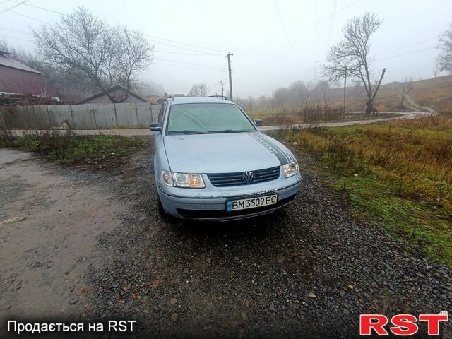 Синий Фольксваген Пассат, объемом двигателя 1.6 л и пробегом 400 тыс. км за 2350 $, фото 1 на Automoto.ua