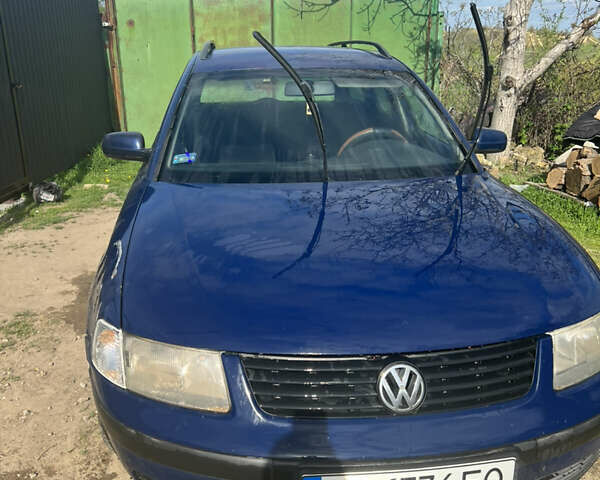 Синий Фольксваген Пассат, объемом двигателя 1.9 л и пробегом 453 тыс. км за 3200 $, фото 1 на Automoto.ua