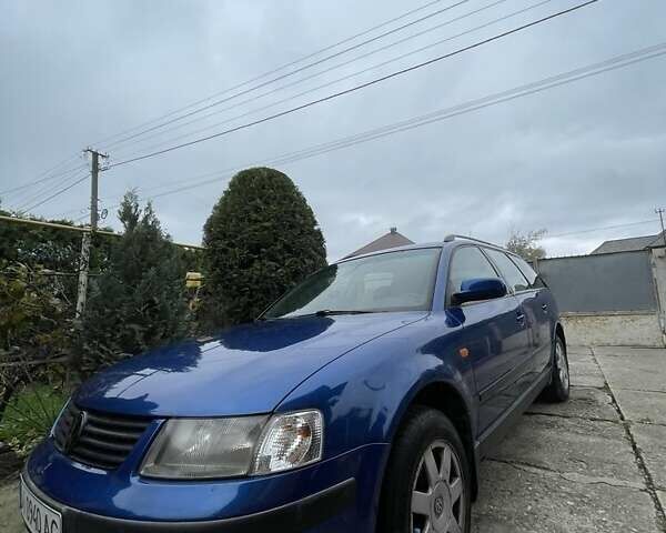 Синий Фольксваген Пассат, объемом двигателя 1.9 л и пробегом 400 тыс. км за 3300 $, фото 1 на Automoto.ua