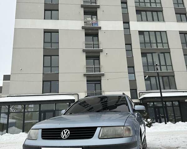 Синий Фольксваген Пассат, объемом двигателя 1.8 л и пробегом 296 тыс. км за 3095 $, фото 1 на Automoto.ua