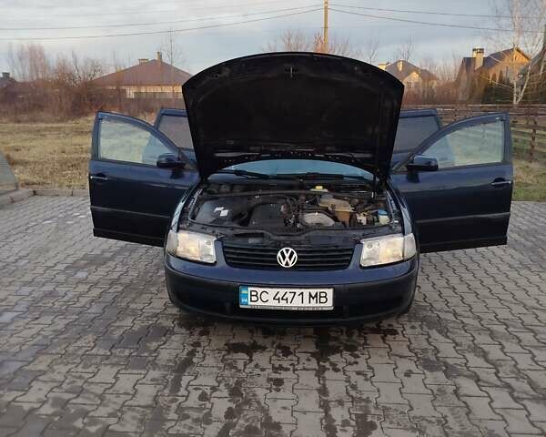 Синій Фольксваген Пассат, об'ємом двигуна 1.78 л та пробігом 317 тис. км за 3500 $, фото 1 на Automoto.ua