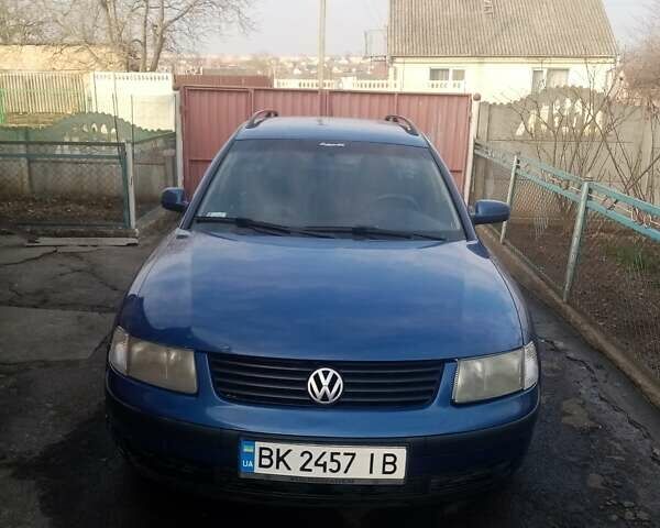 Синій Фольксваген Пассат, об'ємом двигуна 1.6 л та пробігом 320 тис. км за 3100 $, фото 1 на Automoto.ua