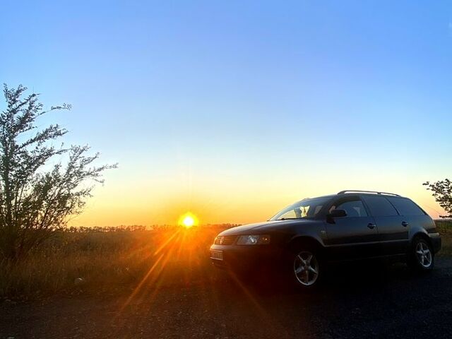 Синий Фольксваген Пассат, объемом двигателя 1.8 л и пробегом 0 тыс. км за 3300 $, фото 1 на Automoto.ua