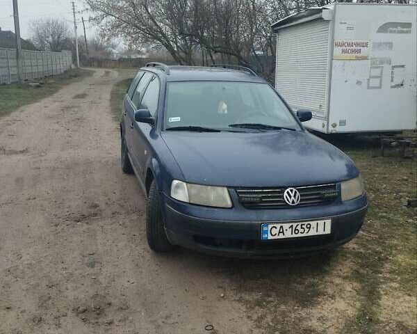 Синий Фольксваген Пассат, объемом двигателя 1.6 л и пробегом 400 тыс. км за 3200 $, фото 1 на Automoto.ua