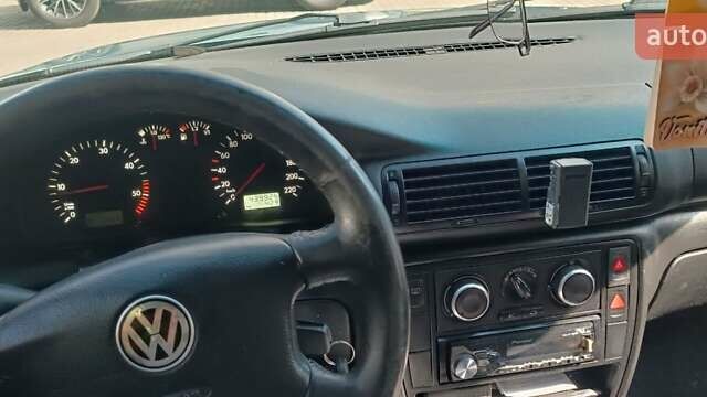 Синий Фольксваген Пассат, объемом двигателя 1.9 л и пробегом 320 тыс. км за 3800 $, фото 1 на Automoto.ua