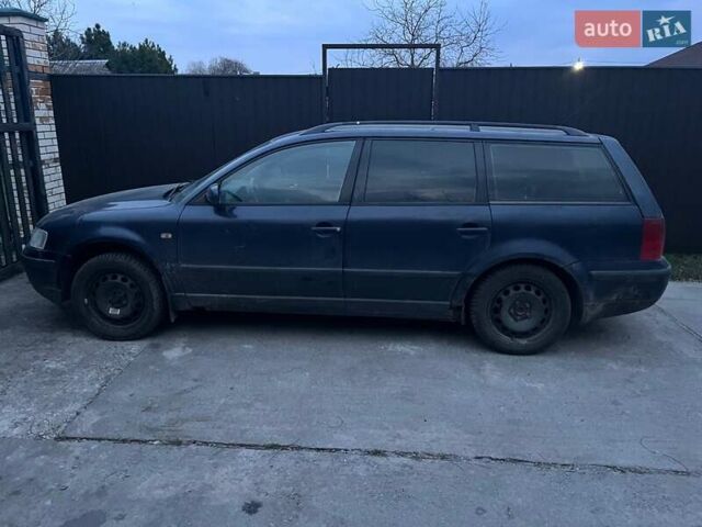 Синий Фольксваген Пассат, объемом двигателя 1.9 л и пробегом 430 тыс. км за 2550 $, фото 1 на Automoto.ua