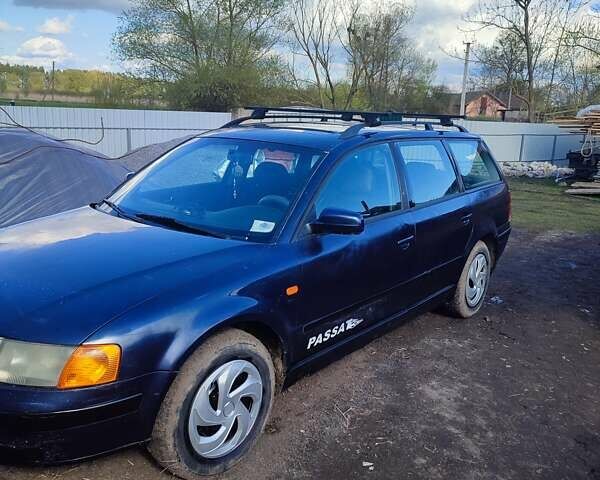 Синий Фольксваген Пассат, объемом двигателя 1.6 л и пробегом 308 тыс. км за 1500 $, фото 1 на Automoto.ua