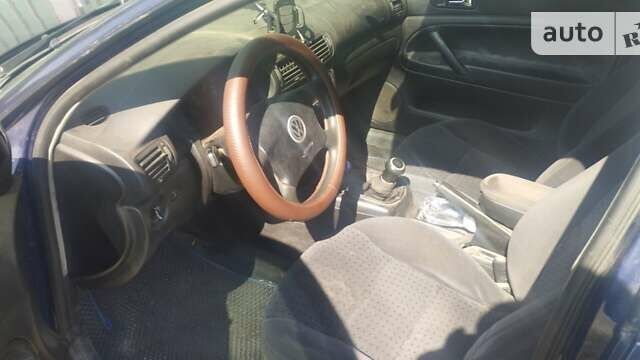 Синий Фольксваген Пассат, объемом двигателя 1.8 л и пробегом 400 тыс. км за 3100 $, фото 1 на Automoto.ua