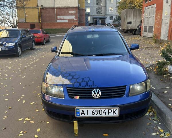Синий Фольксваген Пассат, объемом двигателя 1.6 л и пробегом 321 тыс. км за 3500 $, фото 1 на Automoto.ua