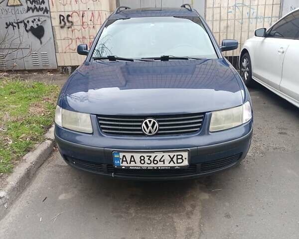 Синий Фольксваген Пассат, объемом двигателя 1.8 л и пробегом 425 тыс. км за 3900 $, фото 1 на Automoto.ua