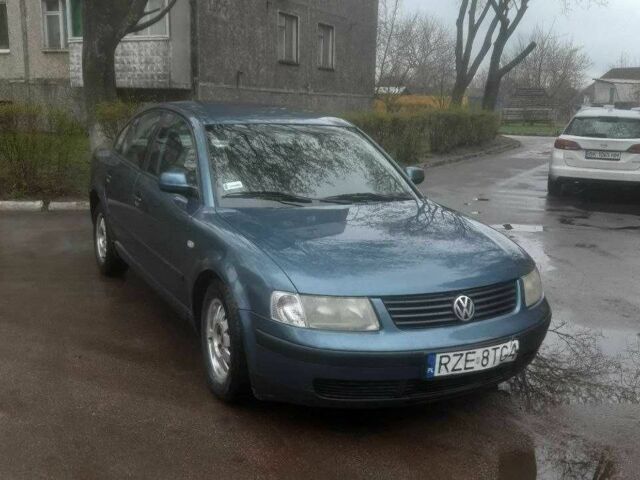 Синий Фольксваген Пассат, объемом двигателя 1.9 л и пробегом 379 тыс. км за 1796 $, фото 1 на Automoto.ua