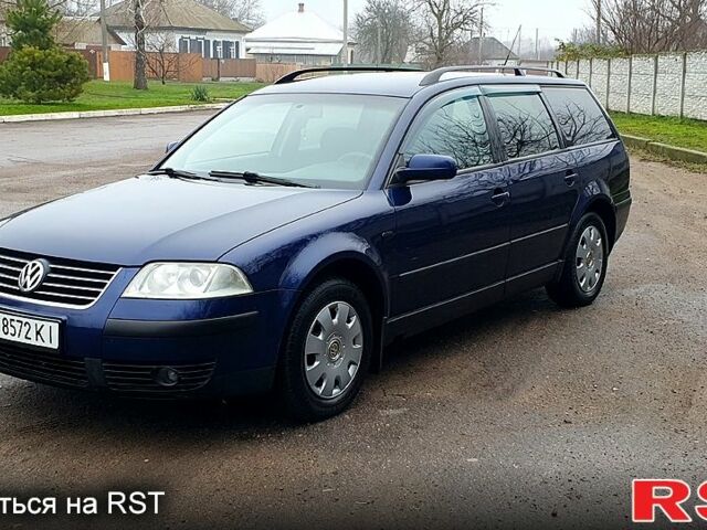 Синий Фольксваген Пассат, объемом двигателя 1.6 л и пробегом 302 тыс. км за 4999 $, фото 1 на Automoto.ua