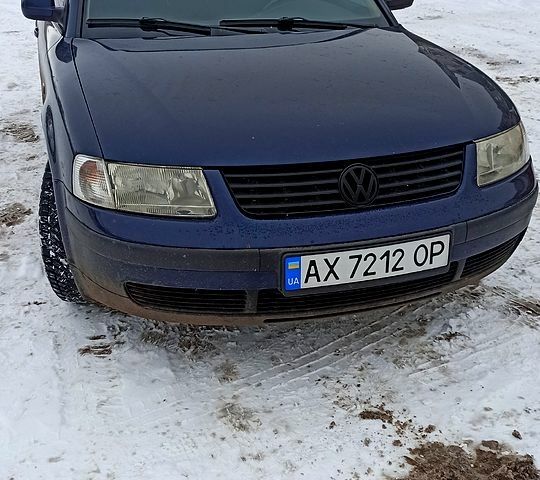 Синий Фольксваген Пассат, объемом двигателя 1.9 л и пробегом 443 тыс. км за 3400 $, фото 1 на Automoto.ua