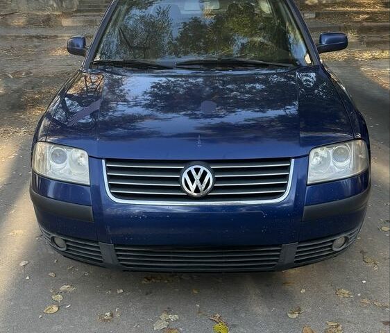Синий Фольксваген Пассат, объемом двигателя 1.9 л и пробегом 390 тыс. км за 2800 $, фото 1 на Automoto.ua