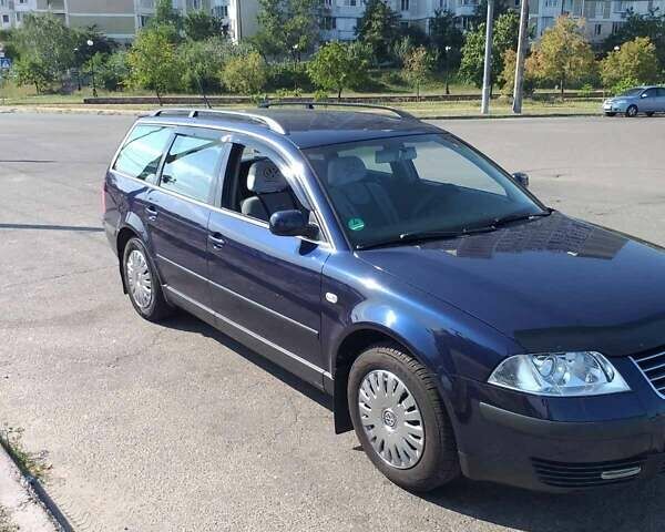 Синий Фольксваген Пассат, объемом двигателя 1.6 л и пробегом 246 тыс. км за 4700 $, фото 1 на Automoto.ua