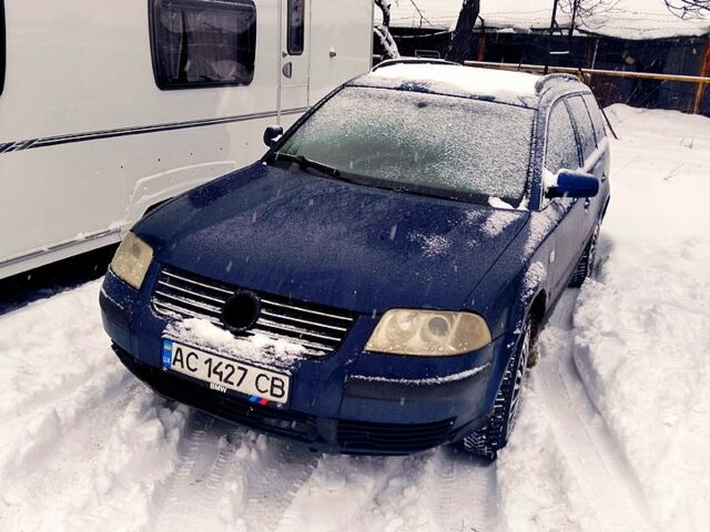 Синий Фольксваген Пассат, объемом двигателя 1.9 л и пробегом 321 тыс. км за 2750 $, фото 1 на Automoto.ua