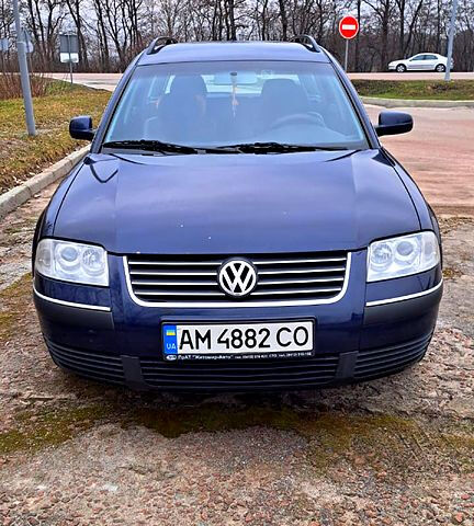 Синий Фольксваген Пассат, объемом двигателя 1.6 л и пробегом 260 тыс. км за 4200 $, фото 1 на Automoto.ua