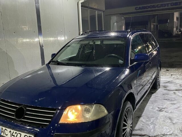 Синий Фольксваген Пассат, объемом двигателя 1.9 л и пробегом 300 тыс. км за 2800 $, фото 1 на Automoto.ua