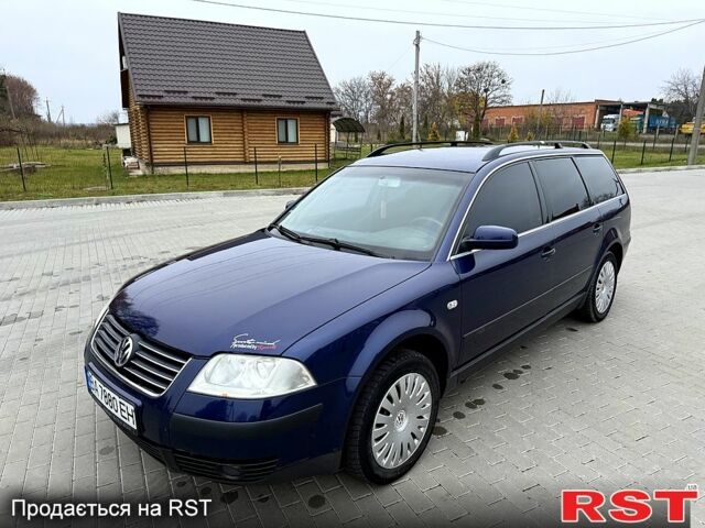 Синий Фольксваген Пассат, объемом двигателя 1.6 л и пробегом 250 тыс. км за 3999 $, фото 1 на Automoto.ua