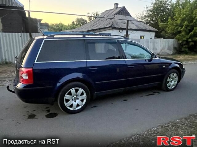 Синий Фольксваген Пассат, объемом двигателя 1.9 л и пробегом 300 тыс. км за 4300 $, фото 1 на Automoto.ua