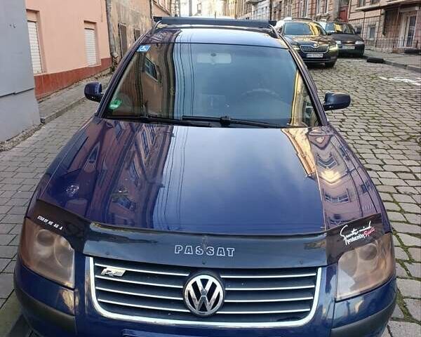 Синий Фольксваген Пассат, объемом двигателя 1.6 л и пробегом 320 тыс. км за 4500 $, фото 1 на Automoto.ua
