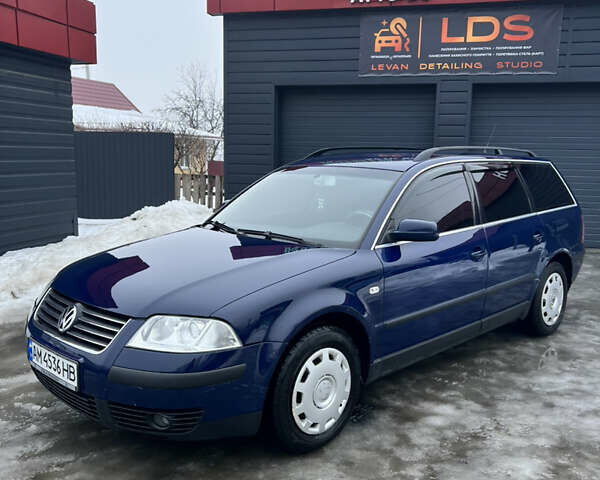 Синий Фольксваген Пассат, объемом двигателя 1.6 л и пробегом 252 тыс. км за 4500 $, фото 1 на Automoto.ua