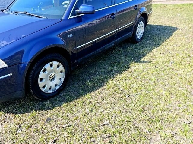 Синий Фольксваген Пассат, объемом двигателя 1.9 л и пробегом 235 тыс. км за 3900 $, фото 1 на Automoto.ua