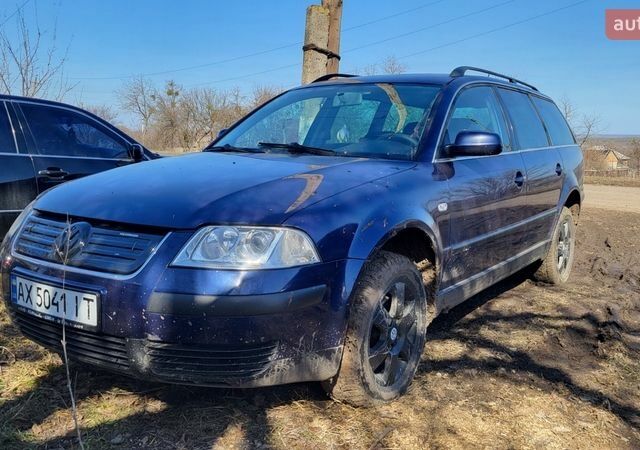Синий Фольксваген Пассат, объемом двигателя 1.6 л и пробегом 334 тыс. км за 4200 $, фото 1 на Automoto.ua