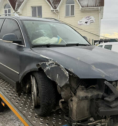 Синий Фольксваген Пассат, объемом двигателя 2.5 л и пробегом 360 тыс. км за 2100 $, фото 1 на Automoto.ua