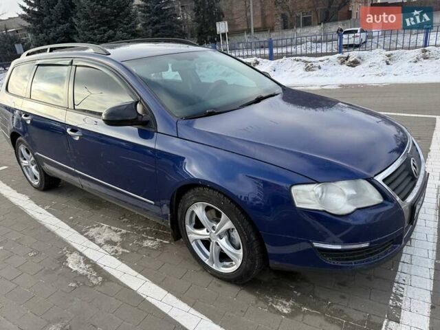 Синий Фольксваген Пассат, объемом двигателя 1.6 л и пробегом 286 тыс. км за 4799 $, фото 1 на Automoto.ua