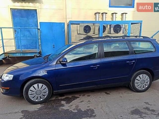 Синий Фольксваген Пассат, объемом двигателя 1.6 л и пробегом 216 тыс. км за 5999 $, фото 1 на Automoto.ua
