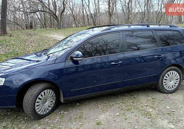 Синий Фольксваген Пассат, объемом двигателя 1.6 л и пробегом 161 тыс. км за 5999 $, фото 1 на Automoto.ua