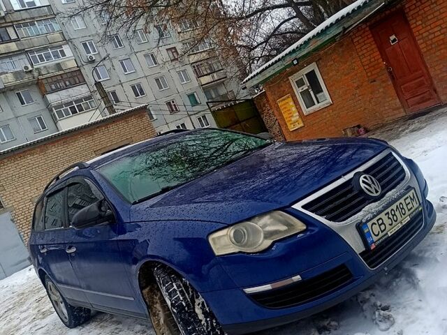 Синий Фольксваген Пассат, объемом двигателя 1.6 л и пробегом 250 тыс. км за 5500 $, фото 1 на Automoto.ua