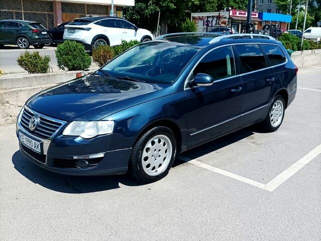 Синий Фольксваген Пассат, объемом двигателя 2 л и пробегом 270 тыс. км за 5400 $, фото 1 на Automoto.ua