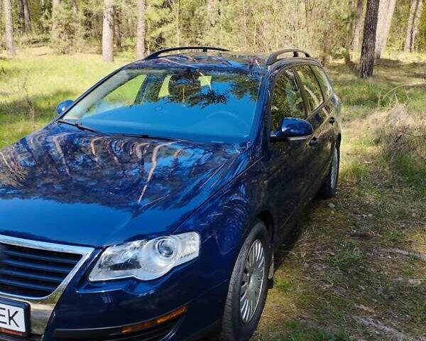 Синий Фольксваген Пассат, объемом двигателя 1.6 л и пробегом 200 тыс. км за 6800 $, фото 1 на Automoto.ua