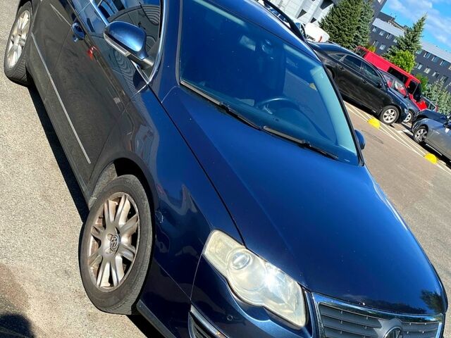 Синий Фольксваген Пассат, объемом двигателя 2 л и пробегом 350 тыс. км за 5800 $, фото 1 на Automoto.ua