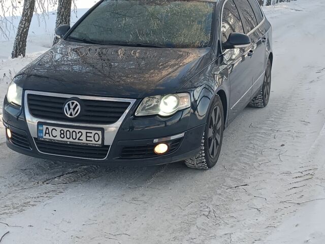 Синий Фольксваген Пассат, объемом двигателя 2 л и пробегом 401 тыс. км за 5800 $, фото 1 на Automoto.ua