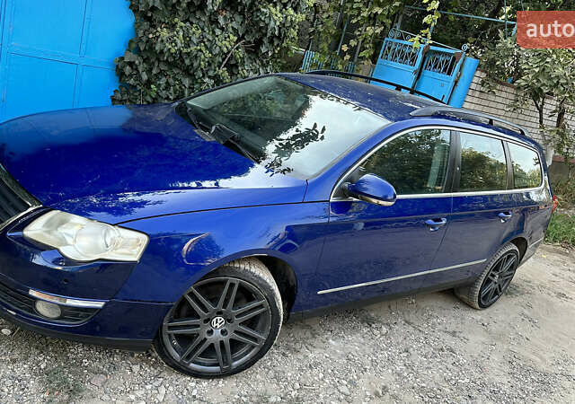 Синий Фольксваген Пассат, объемом двигателя 2 л и пробегом 314 тыс. км за 6500 $, фото 1 на Automoto.ua