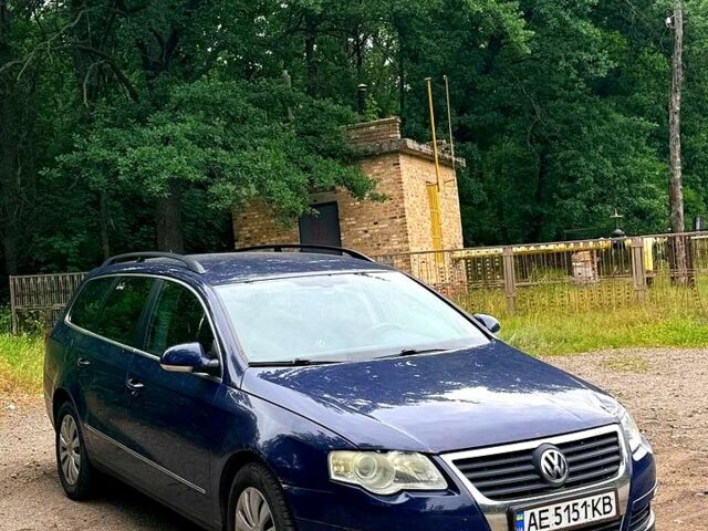Синій Фольксваген Пассат, об'ємом двигуна 2 л та пробігом 245 тис. км за 4199 $, фото 1 на Automoto.ua