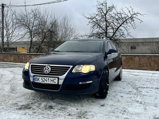 Синий Фольксваген Пассат, объемом двигателя 2 л и пробегом 308 тыс. км за 5800 $, фото 1 на Automoto.ua