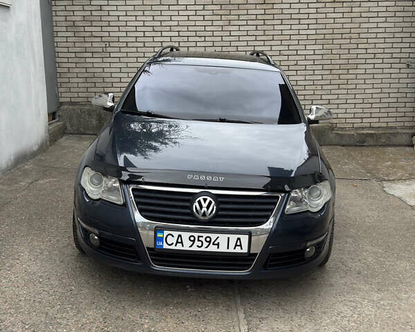 Синий Фольксваген Пассат, объемом двигателя 1.97 л и пробегом 374 тыс. км за 7200 $, фото 1 на Automoto.ua