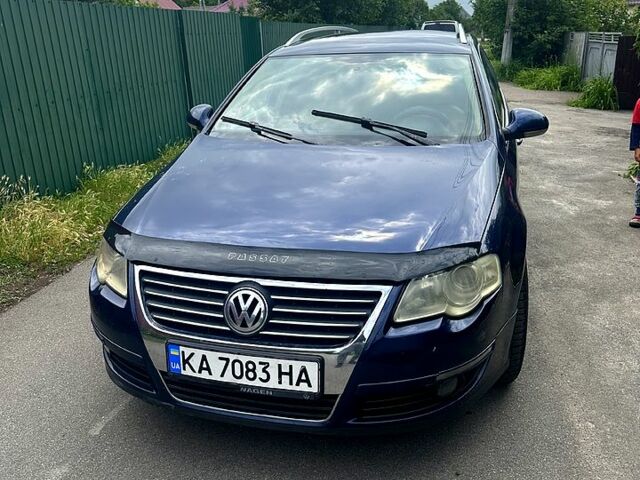 Синий Фольксваген Пассат, объемом двигателя 2 л и пробегом 258 тыс. км за 4500 $, фото 1 на Automoto.ua