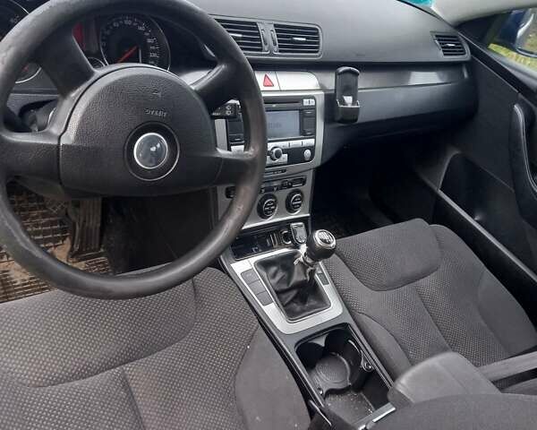 Синій Фольксваген Пассат, об'ємом двигуна 2 л та пробігом 390 тис. км за 2850 $, фото 1 на Automoto.ua