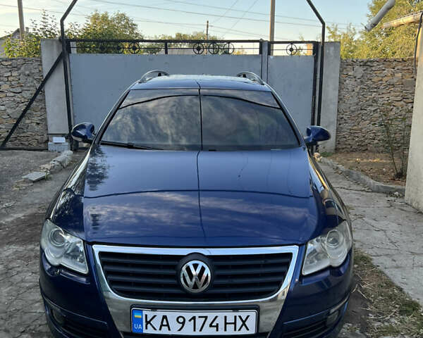 Синий Фольксваген Пассат, объемом двигателя 1.97 л и пробегом 350 тыс. км за 5200 $, фото 1 на Automoto.ua