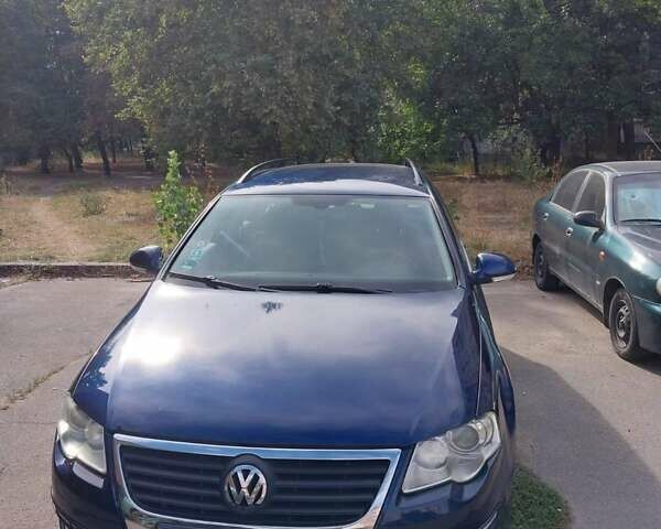 Синий Фольксваген Пассат, объемом двигателя 2 л и пробегом 305 тыс. км за 5000 $, фото 1 на Automoto.ua