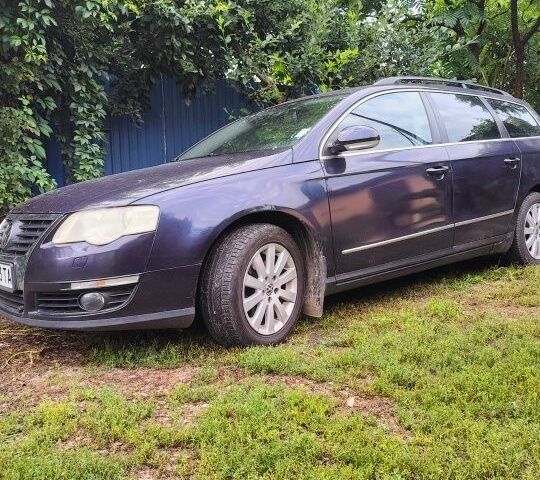 Синий Фольксваген Пассат, объемом двигателя 2 л и пробегом 279 тыс. км за 4800 $, фото 1 на Automoto.ua