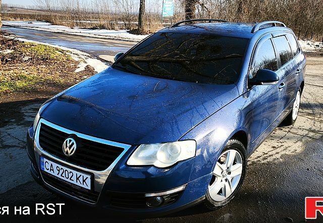 Синий Фольксваген Пассат, объемом двигателя 1.6 л и пробегом 200 тыс. км за 5000 $, фото 1 на Automoto.ua
