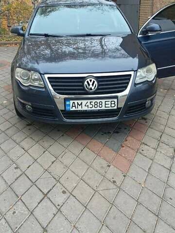 Синий Фольксваген Пассат, объемом двигателя 2 л и пробегом 300 тыс. км за 5500 $, фото 1 на Automoto.ua