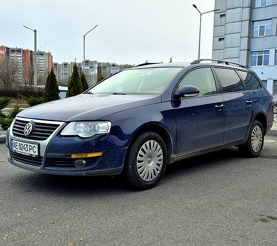 Синий Фольксваген Пассат, объемом двигателя 1.8 л и пробегом 234 тыс. км за 4950 $, фото 1 на Automoto.ua